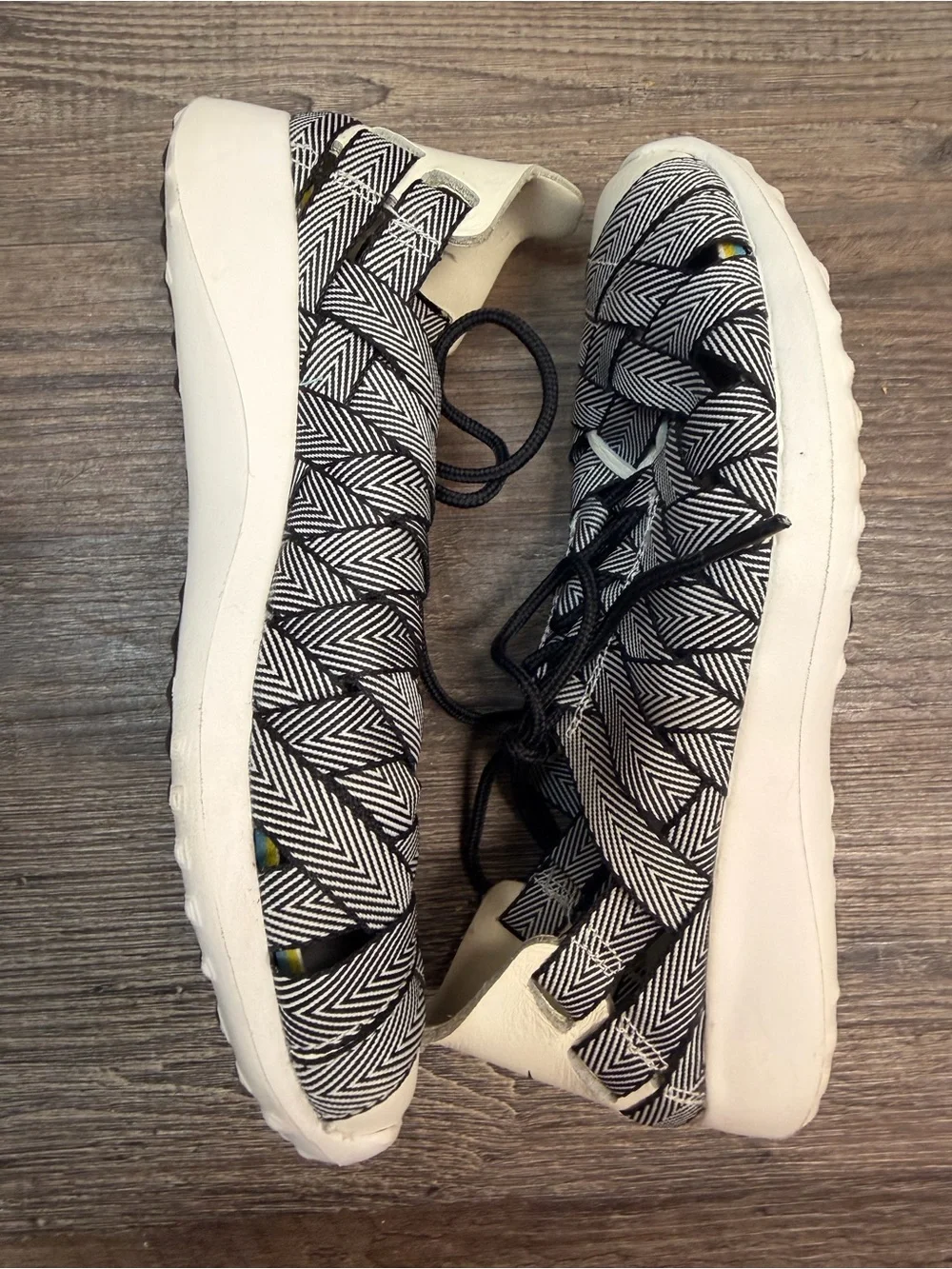 NIke Woven Juvenate Black White Lace Up Sneakers Shoe Size 5.5